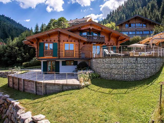 Grand chalet en bois